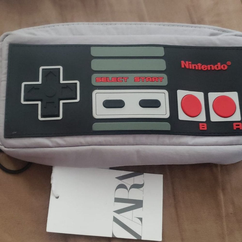 ZARA Nintendo Belt Pouch Bag W/ Zipper & Strap Game Controller